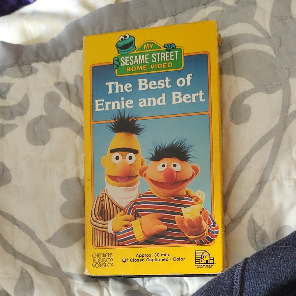 Sesame Street Yellow VHS - Ernie and Bert Highlights